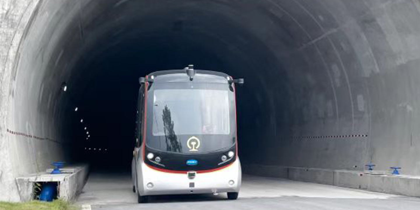 福州某车段 无人接驳车案例详情01.jpg