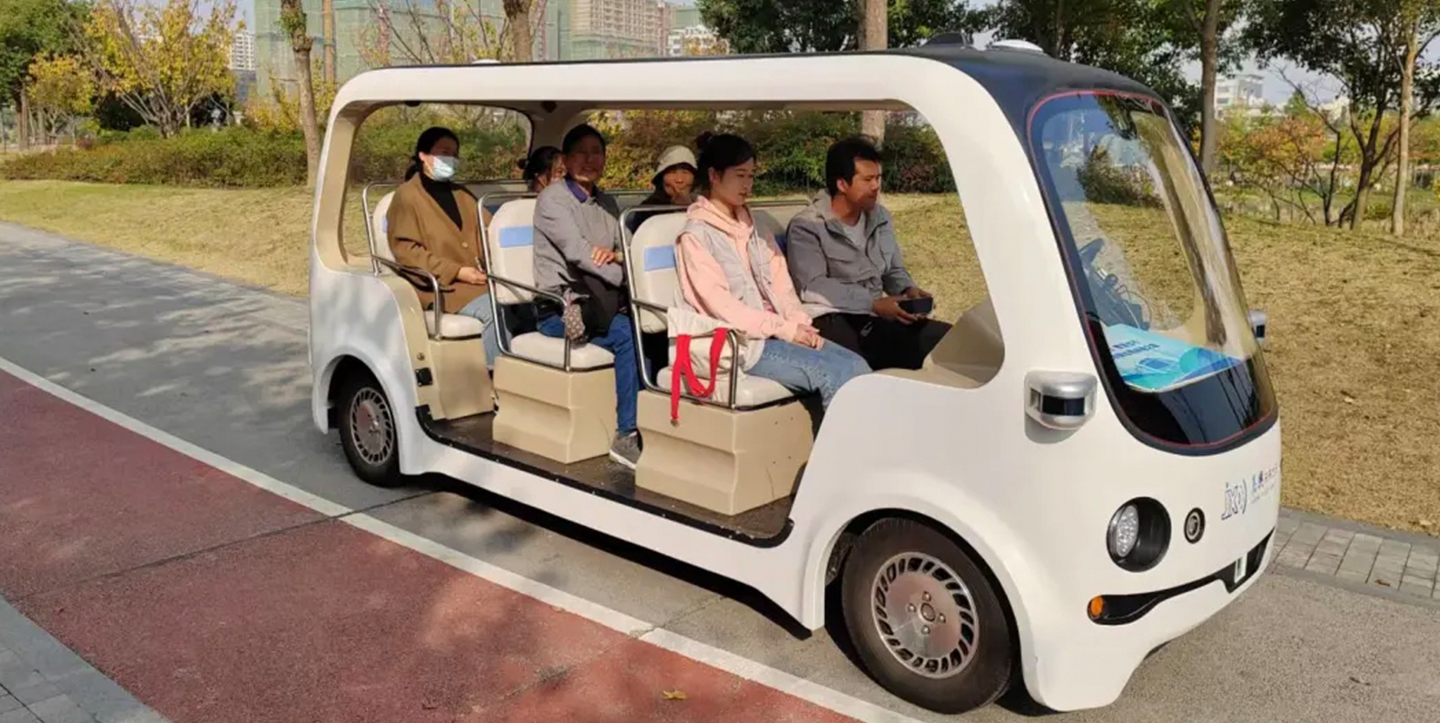 嘉兴秀湖公园   无人接驳车案例详情01.jpg