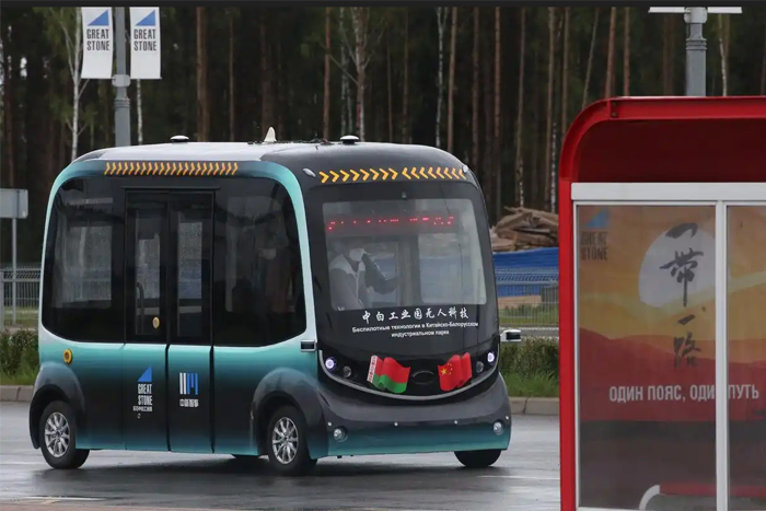 某海外工业园----定制化无人接驳车