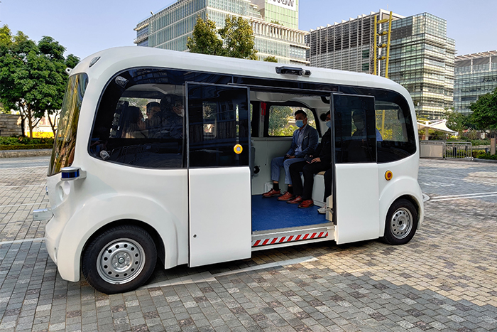 某科技园区----定制化无人接驳车