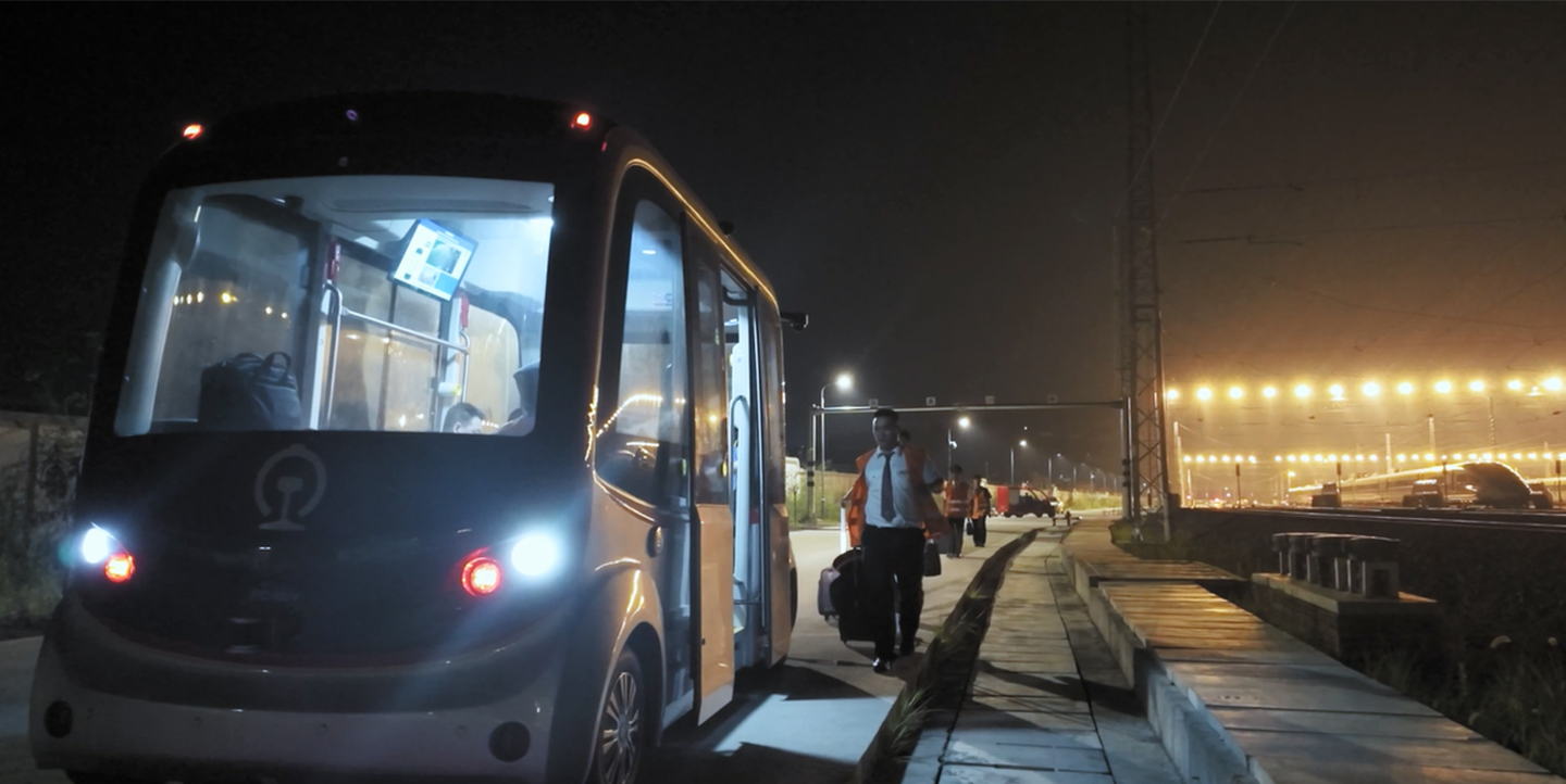 福州  无人接驳车.jpg